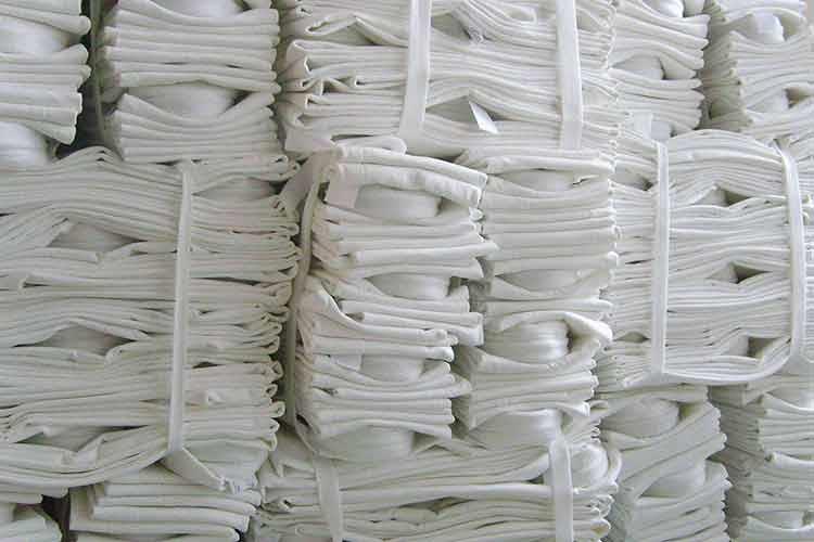 且毡层纤维承单纤维,三维微孔结构,孔隙率高,对气体过滤阻力小 且毡层纤维承单纤维,三维微孔结构,孔隙率高,对气体过滤阻力小