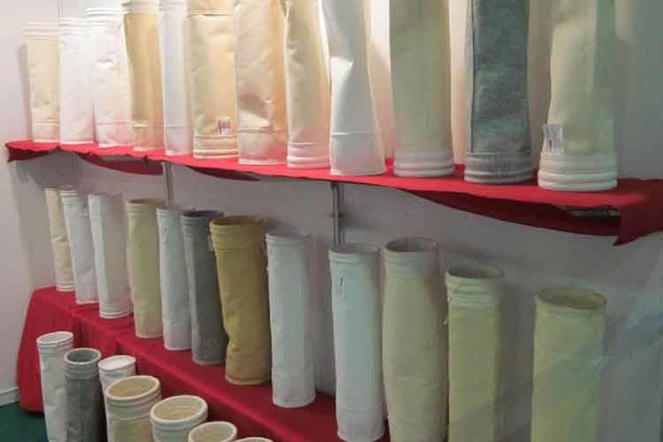 涤纶针刺集尘布袋主要用于一般工业企业有粉尘污染的行业除尘及常温烟气治理等领域 涤纶针刺集尘布袋主要用于一般工业企业有粉尘污染的行业除尘及常温烟气治理等领域