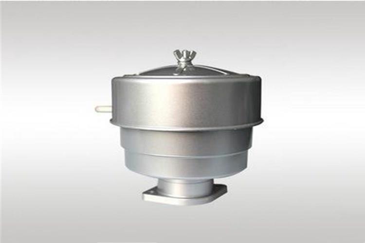 柴油进入滤清器后,透过滤纸,聚集在滤芯圆桶内,然后经出油口到喷油泵,积存在外壳底部的杂质和水分由外壳下部的放油螺塞放出 柴油进入滤清器后,透过滤纸,聚集在滤芯圆桶内,然后经出油口到喷油泵,积存在外壳底部的杂质和水分由外壳下部的放油螺塞放出