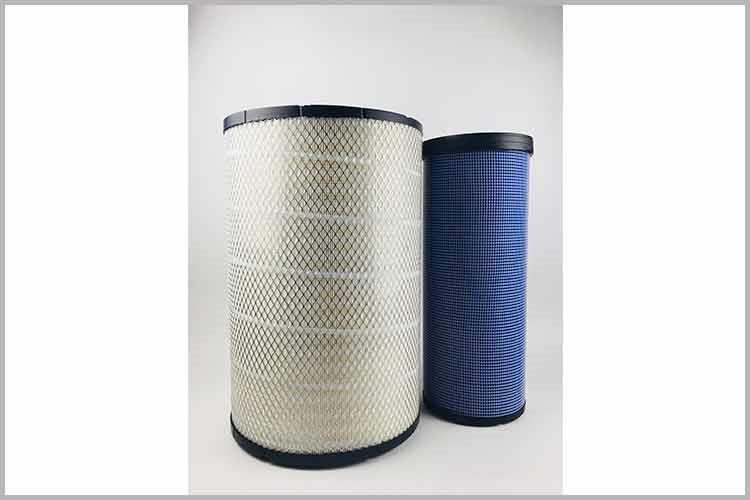 找到液压完美电竞·(中国)竞技平台位置,将完美电竞·(中国)竞技平台从安装支架上拔下来,将接油杯放在油管下方,并用钳子拆掉原来两边的一次性管箍 找到液压完美电竞·(中国)竞技平台位置,将完美电竞·(中国)竞技平台从安装支架上拔下来,将接油杯放在油管下方,并用钳子拆掉原来两边的一次性管箍