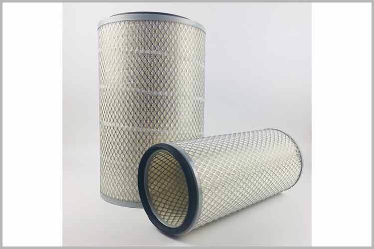 在安装新客车完美电竞·(中国)竞技平台之前,需要对空滤盒底部进行彻底的清理,把空滤下面的尘土清除干净 在安装新客车完美电竞·(中国)竞技平台之前,需要对空滤盒底部进行彻底的清理,把空滤下面的尘土清除干净